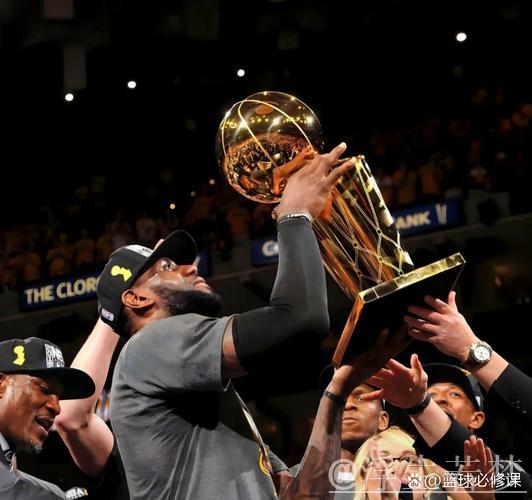 詹姆斯精彩任意球领衔本周最佳十球