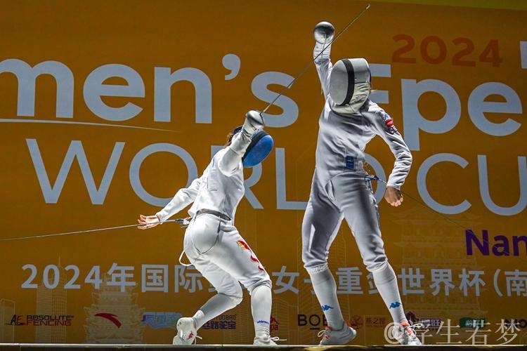 中国女子重剑队六年后重夺世界大赛团体冠军